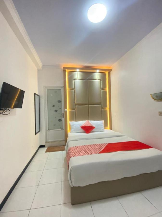 Oyo 1351 Tanggulasi Resto & Residence Syariah Magetan Ngoại thất bức ảnh