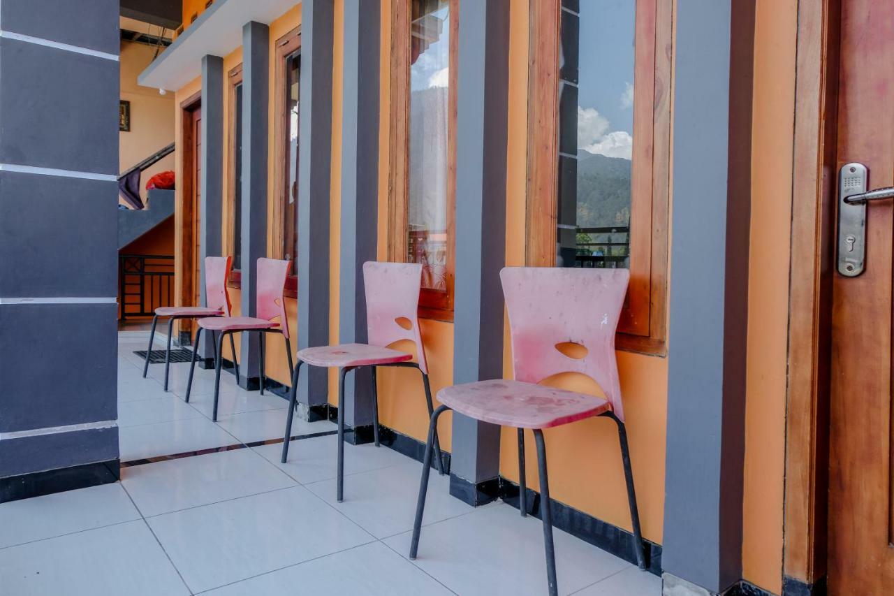 Oyo 1351 Tanggulasi Resto & Residence Syariah Magetan Ngoại thất bức ảnh