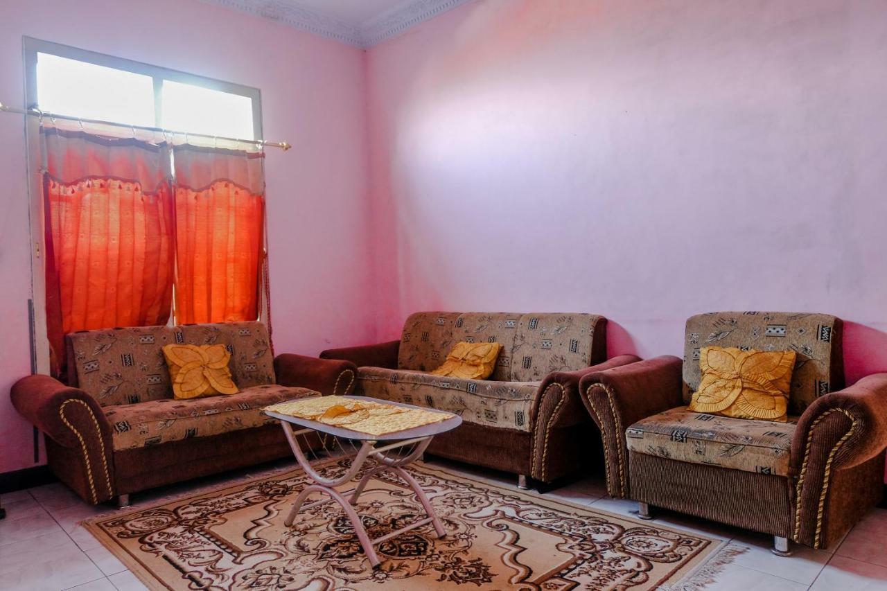 Oyo 1351 Tanggulasi Resto & Residence Syariah Magetan Ngoại thất bức ảnh