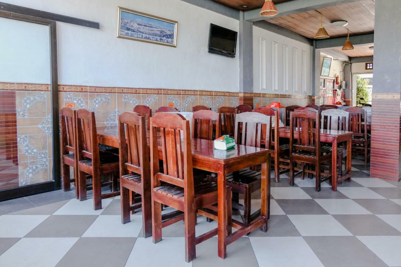 Oyo 1351 Tanggulasi Resto & Residence Syariah Magetan Ngoại thất bức ảnh