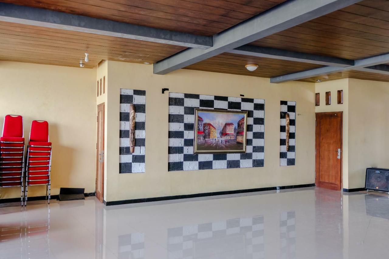 Oyo 1351 Tanggulasi Resto & Residence Syariah Magetan Ngoại thất bức ảnh